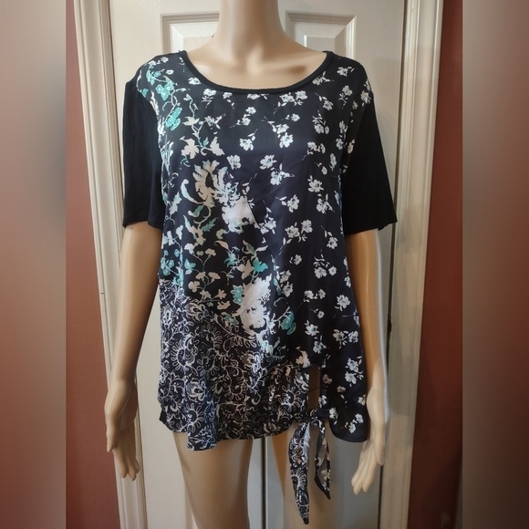 Cato Tops - Cato women's size large black and blue floral blouse shirt top